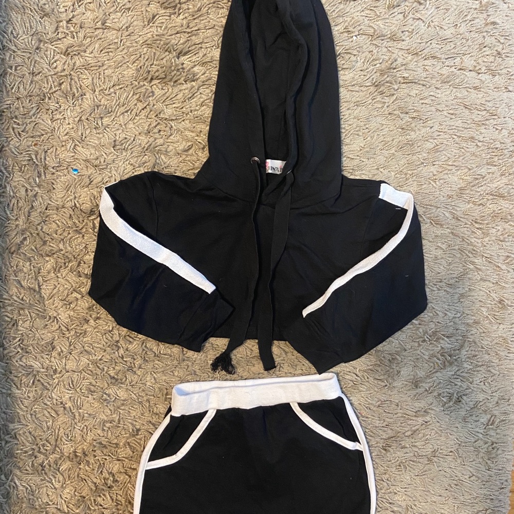 Outfit - Picture 2 of 4